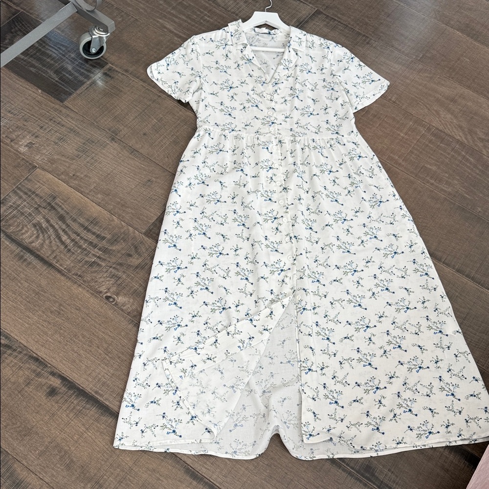 NWOT XSIDE Floral White and Blue Women's Dress SIZE LARGE BUTTON DOWN